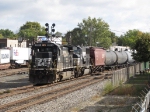 NS 8886 leads 17M towards the yard down the North Freight Lead